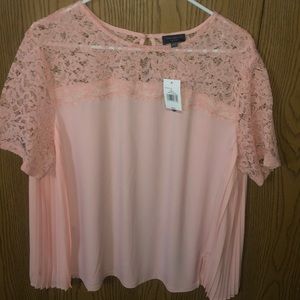 The limited lace peach top!